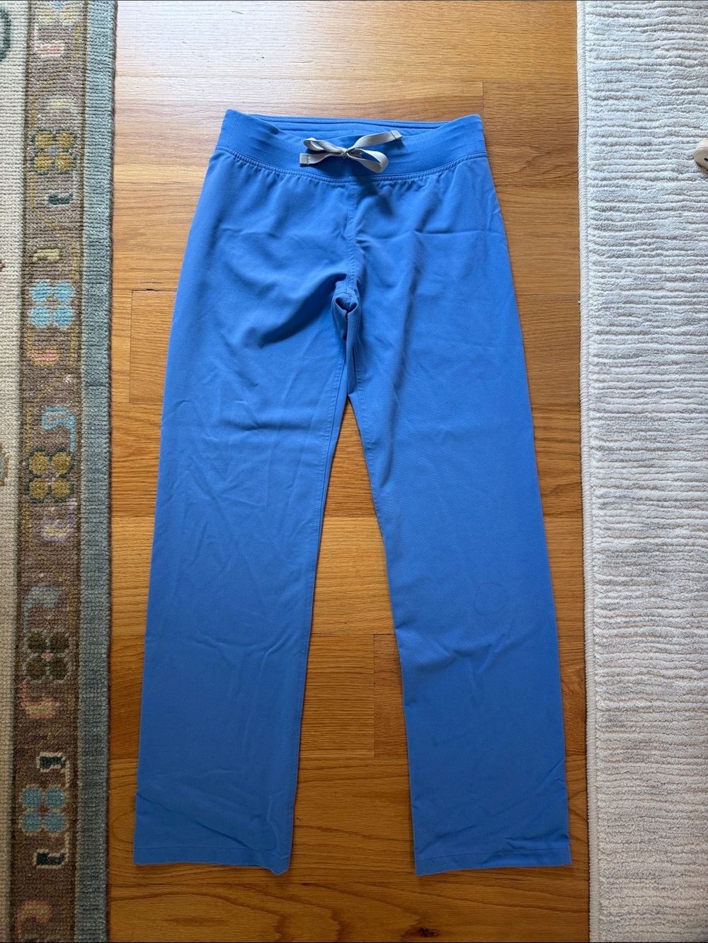 Figs Women's Drawstring Jogger Pants in Blue with Gray Tie